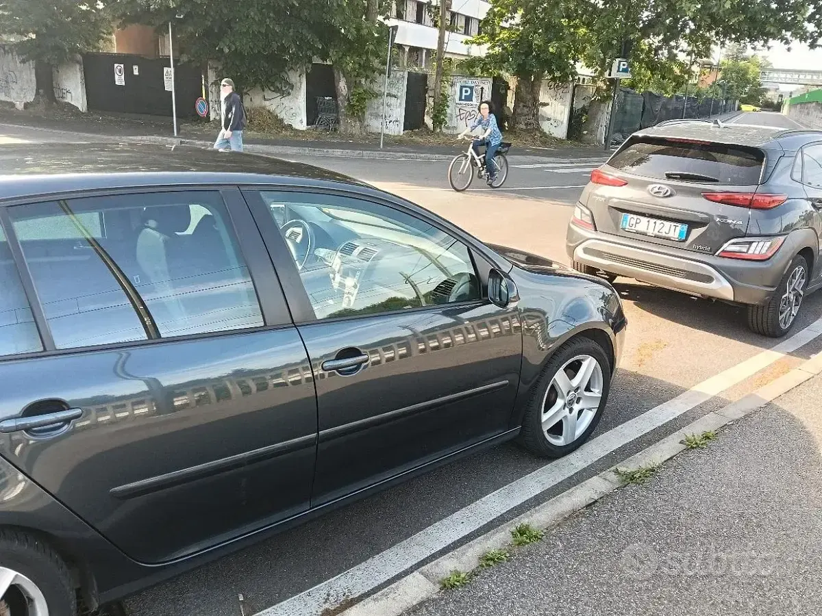 Usata VW Golf V 115 CV (84 kW) 2007 Blu Berlina