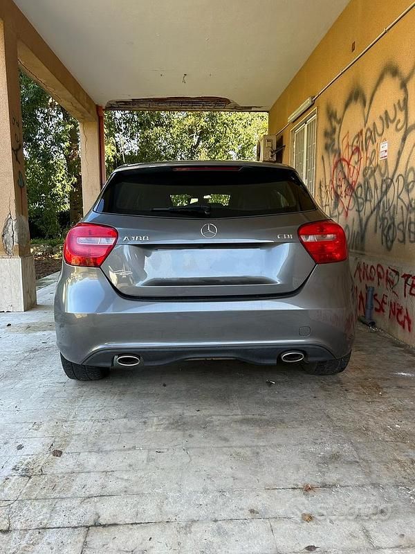 Usata Mercedes 180 Premium 110 CV (80 kW) 2013 Grigio Berlina