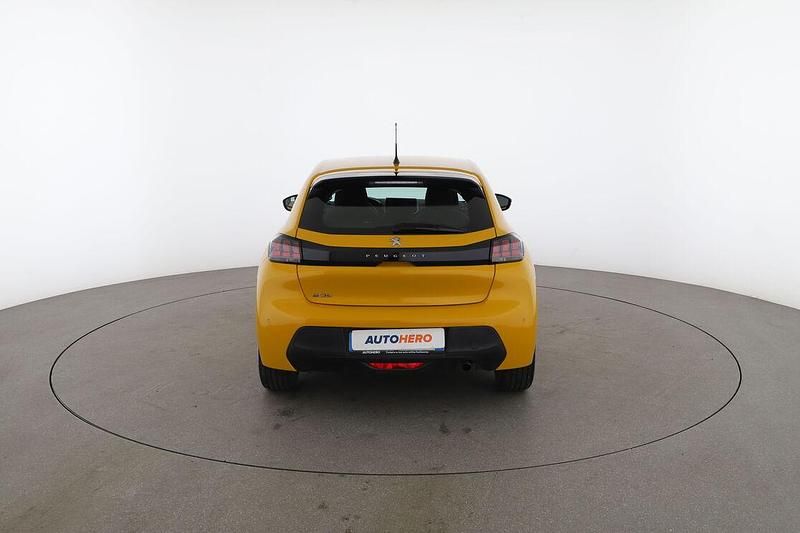 Usata Peugeot 208 Active 75 CV (55 kW) 2023 Oro Utilitaria