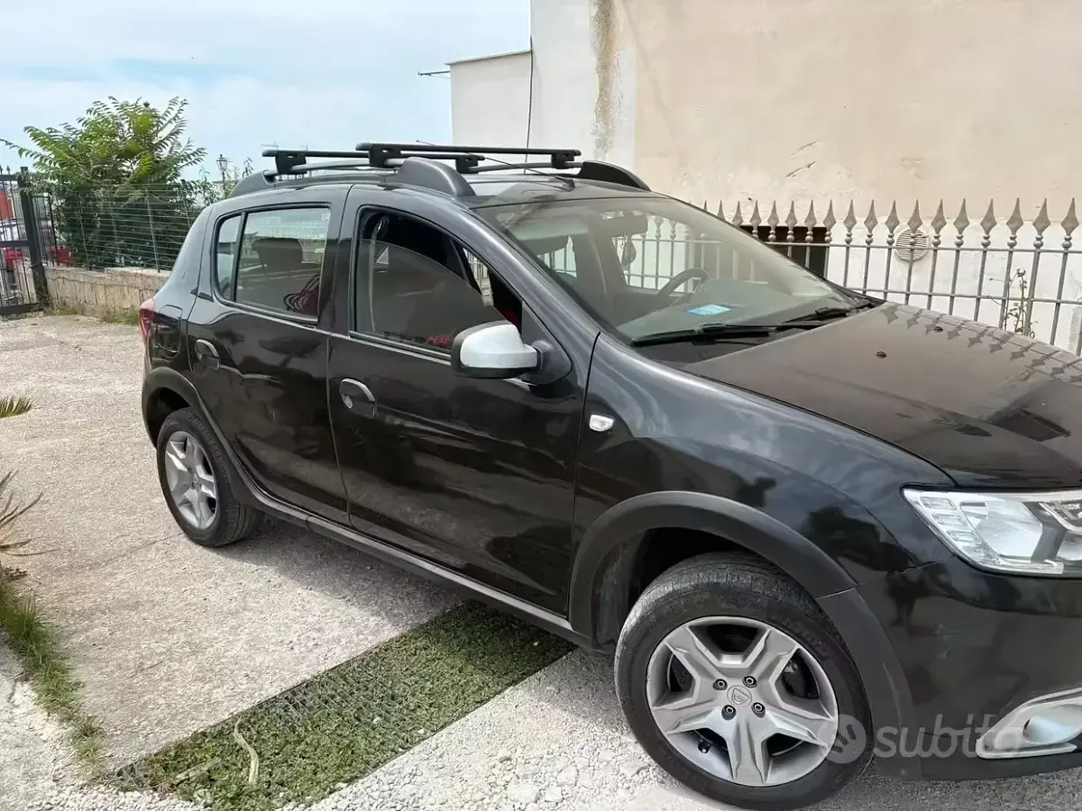 Usata Dacia Sandero Stepway 90 CV (66 kW) 2017 Grigio Berlina