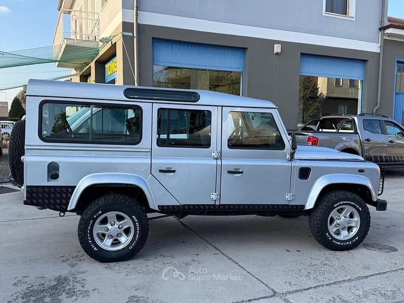 Usata Land Rover Defender 122 CV (89 kW) 2011 Argento Station wagon