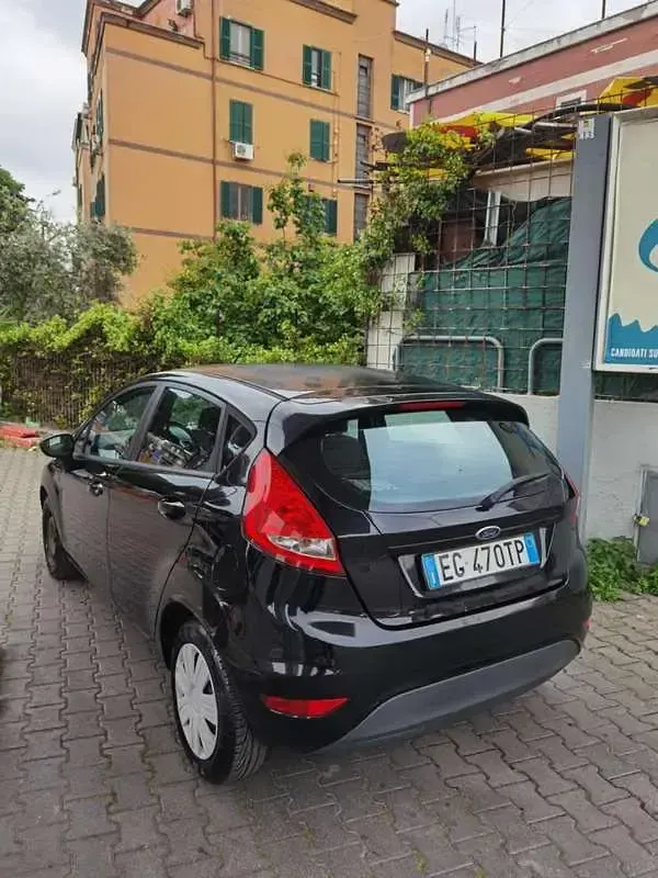 Usata Ford Fiesta 82 CV (60 kW) 2011 Nero Berlina