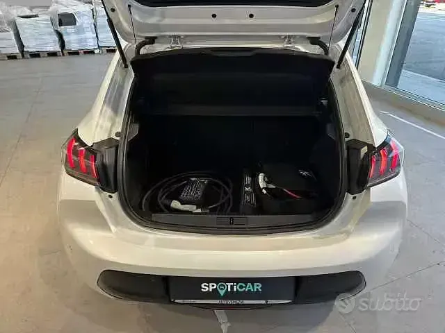 Usata Peugeot 208 Allure 56 kW (77 CV) 2021 Bianco Utilitaria