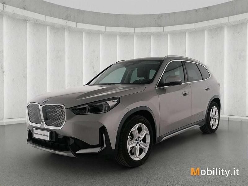 Usata BMW iX1 Comfort Edition 150 kW (204 CV) 2024 Space silver metallizzato SUV