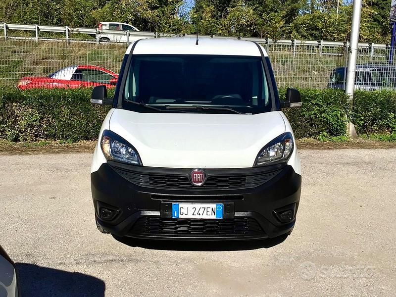 Usata Fiat Doblò S 105 CV (77 kW) 2022 Bianco Monovolume