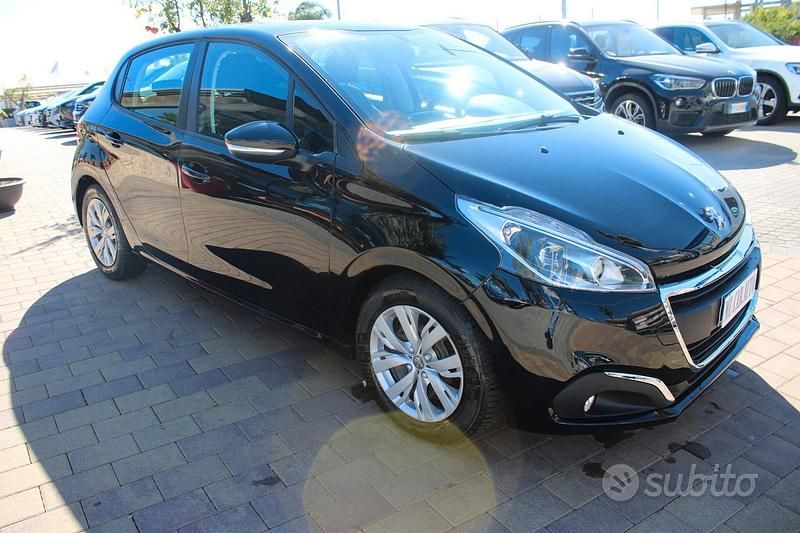 Usata Peugeot 208 Active 75 CV (55 kW) 2016 Nero Utilitaria