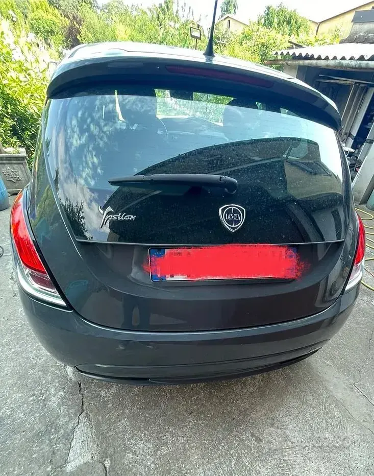 Usata Lancia Ypsilon 69 CV (50 kW) 2018 Grigio Utilitaria