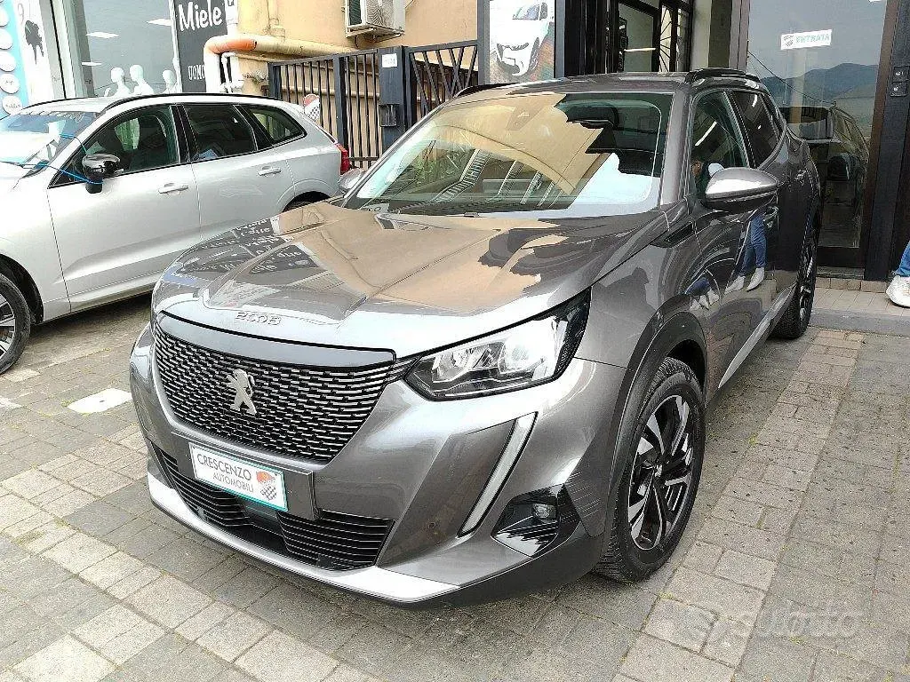 Käytetty Peugeot 2008 Allure 110 HP (80 kW) 2021 Harmaa Katumaasturi