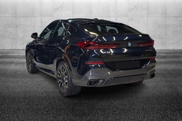 Usata BMW X6 M Sport 381 CV (280 kW) 2023 Nero metallizzato SUV