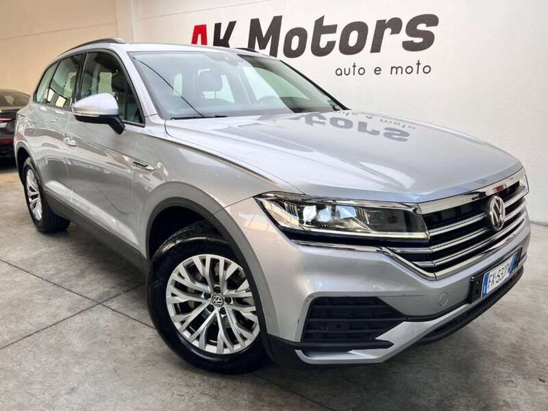 Argento Usata 2019 VW Touareg Style SUV | 34.900 € (Ottimo prezzo) - Immagine 1/4