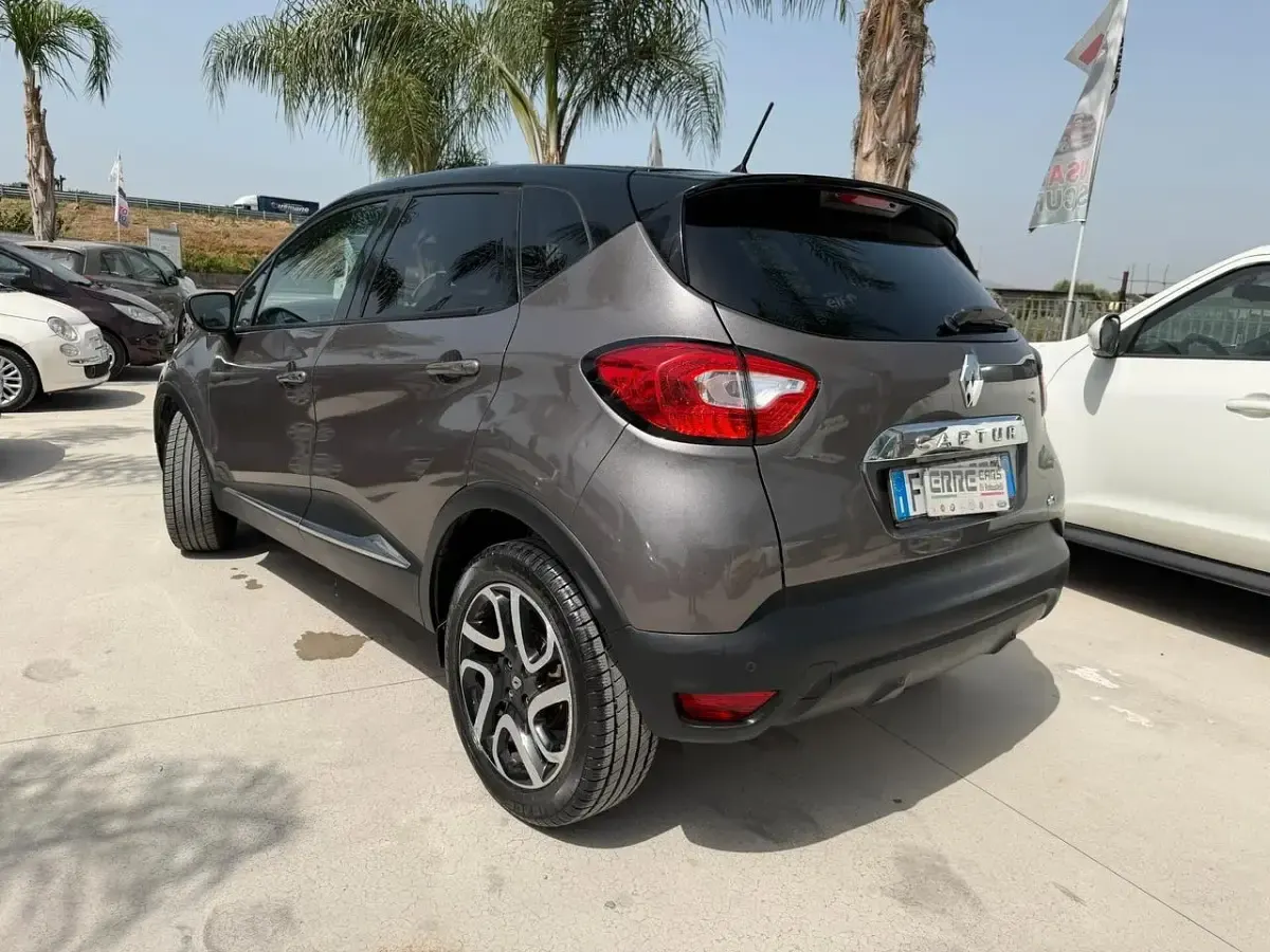 Usata Renault Captur 90 CV (66 kW) 2016 Grigio SUV