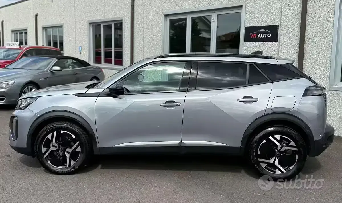 Usata Peugeot 2008 Allure 101 CV (74 kW) 2024 Grigio SUV