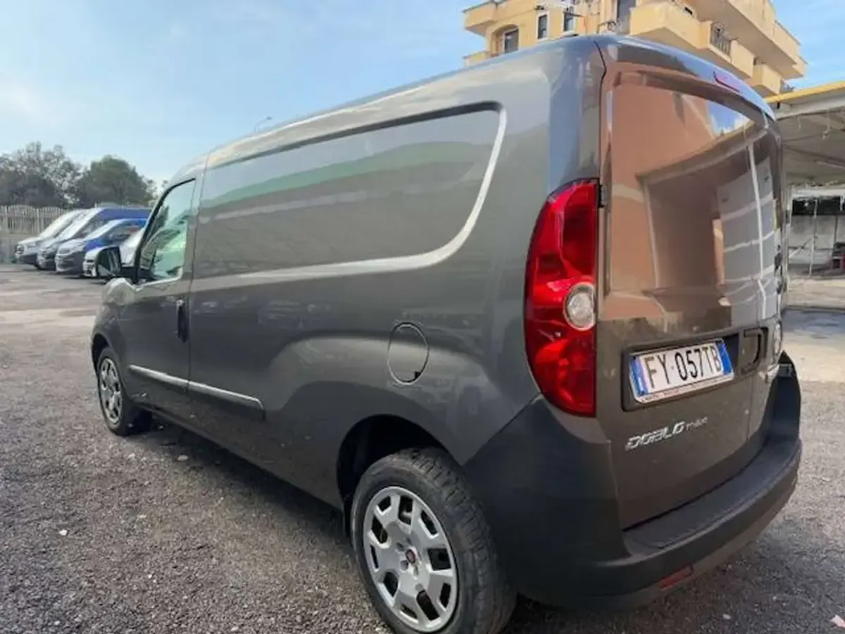 Usata Fiat Doblò 95 CV (69 kW) 2019 Grigio Monovolume