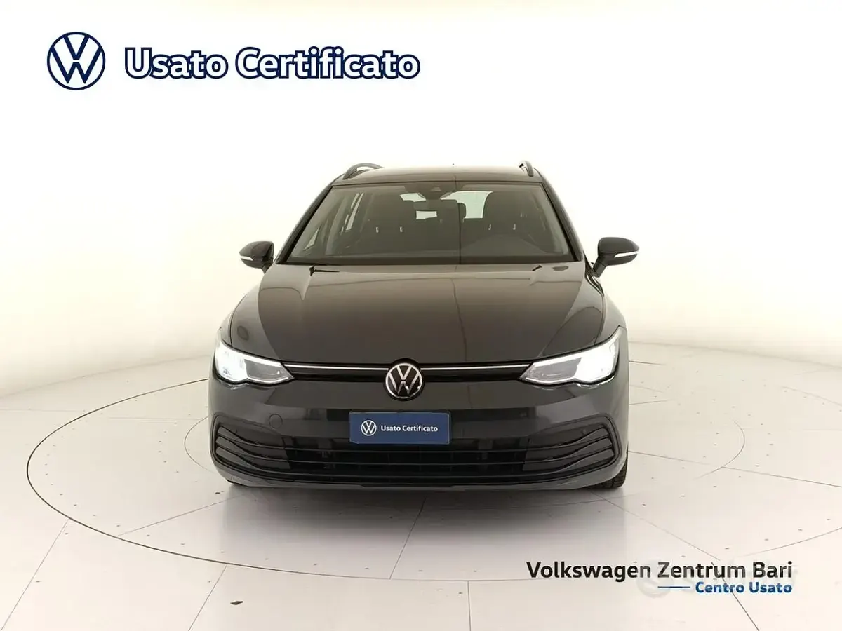 Usado VW Golf VIII Life 150 CV (110 kW) 2021 Gris Familiar