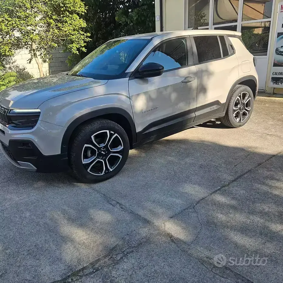 Usata Jeep Avenger Summit 101 CV (74 kW) 2025 Beige SUV