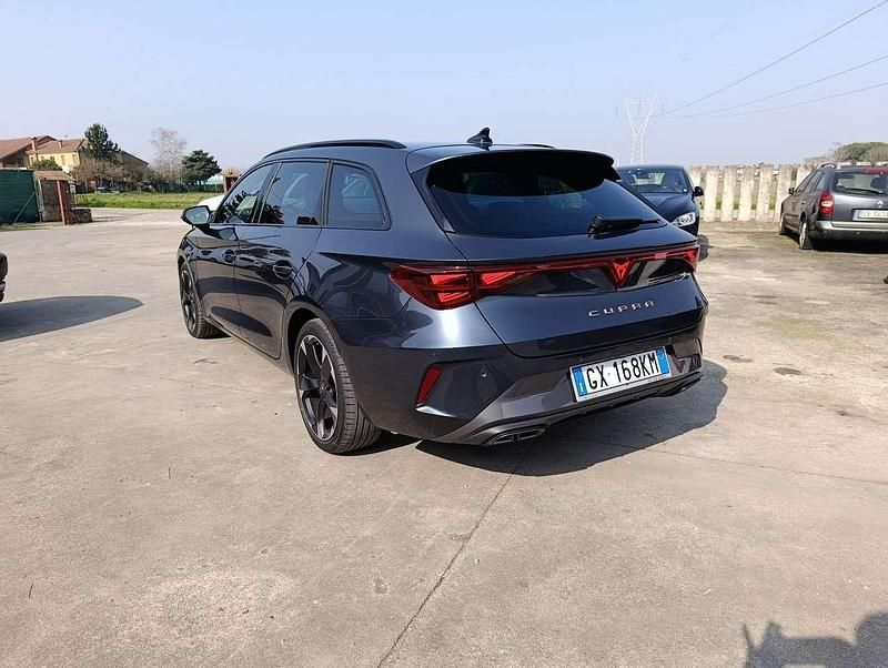 Usata Cupra Leon 150 CV (110 kW) 2024 Blu/azzurro Station wagon