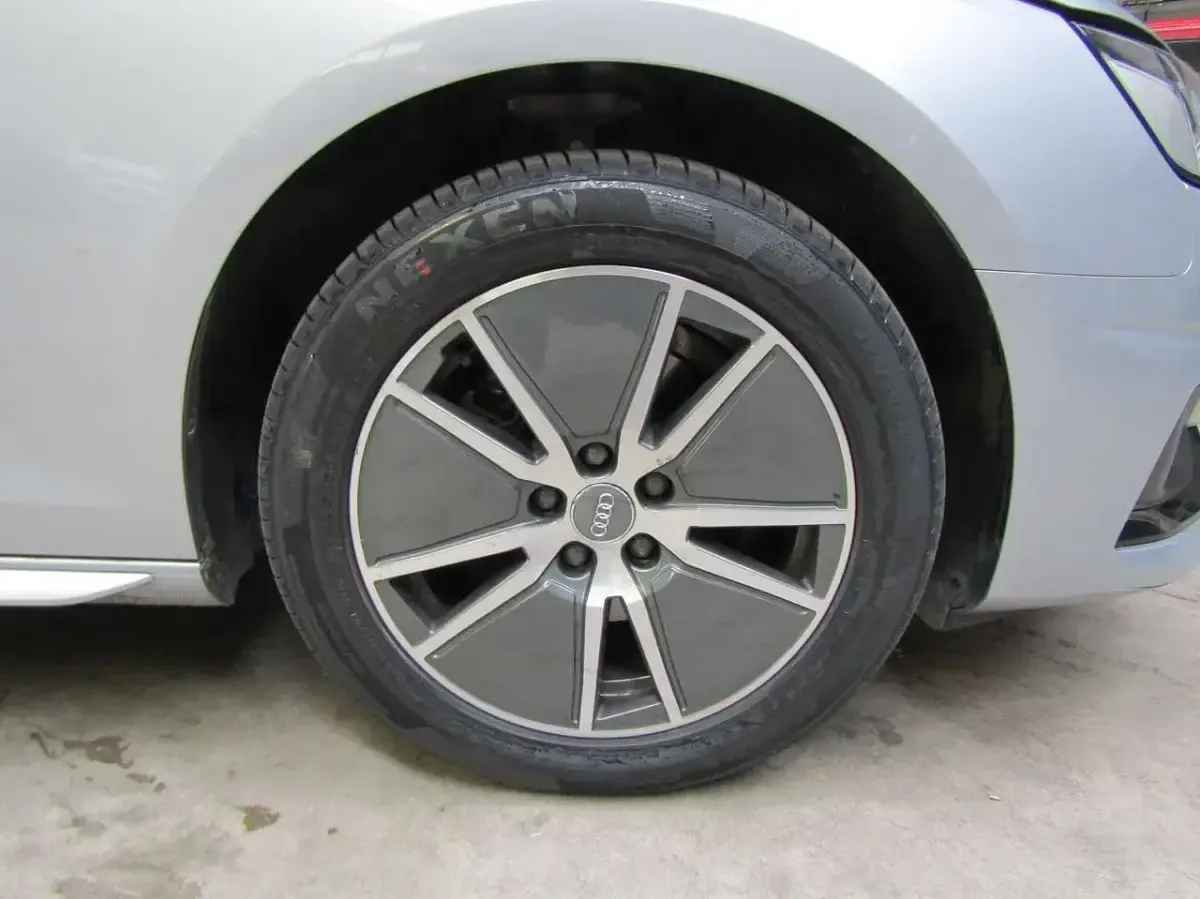 Usata Audi A4 S-Line 136 CV (100 kW) 2021 Argento metallizzato Station wagon