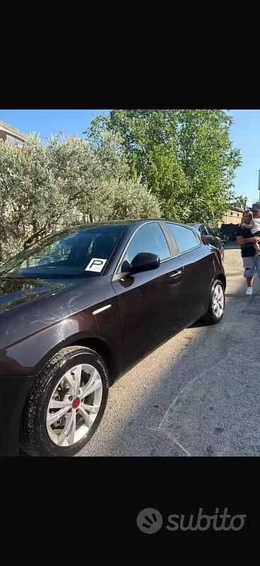 Second-hand Alfa Romeo Giulietta 109 CP (80 kW) 2013 Negru Hatchback