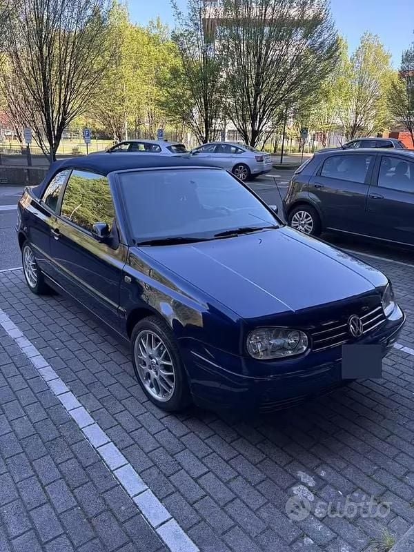 Usata VW Golf Cabriolet 101 CV (74 kW) 1999 Blu Cabrio