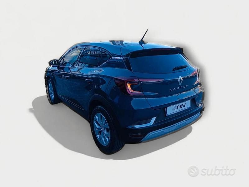 Usata Renault Captur Intens 101 CV (74 kW) 2022 Blu scuro SUV