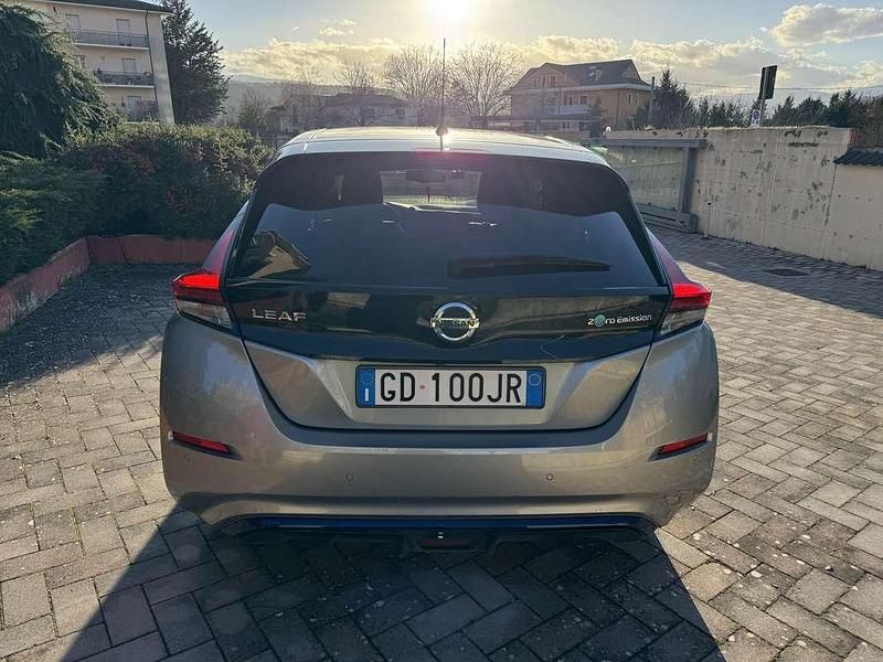Usata Nissan Leaf Tekna 89 kW (122 CV) 2020 Grigio Utilitaria