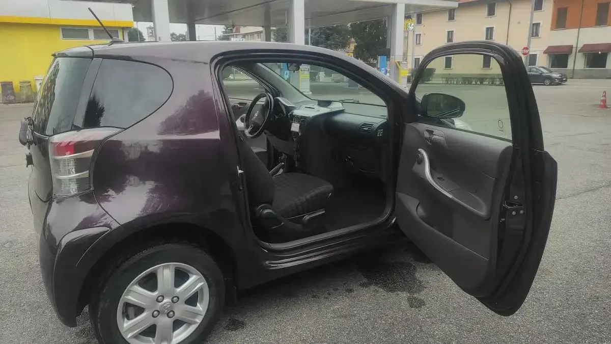 Usata Toyota iQ 68 CV (50 kW) 2009 Lilla Utilitaria