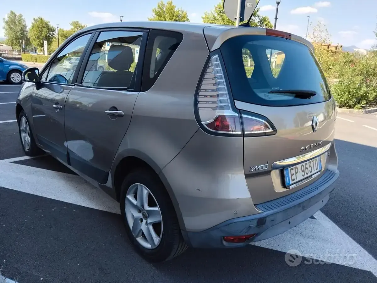 Usata Renault Scénic III 110 CV (80 kW) 2013 Marrone Berlina