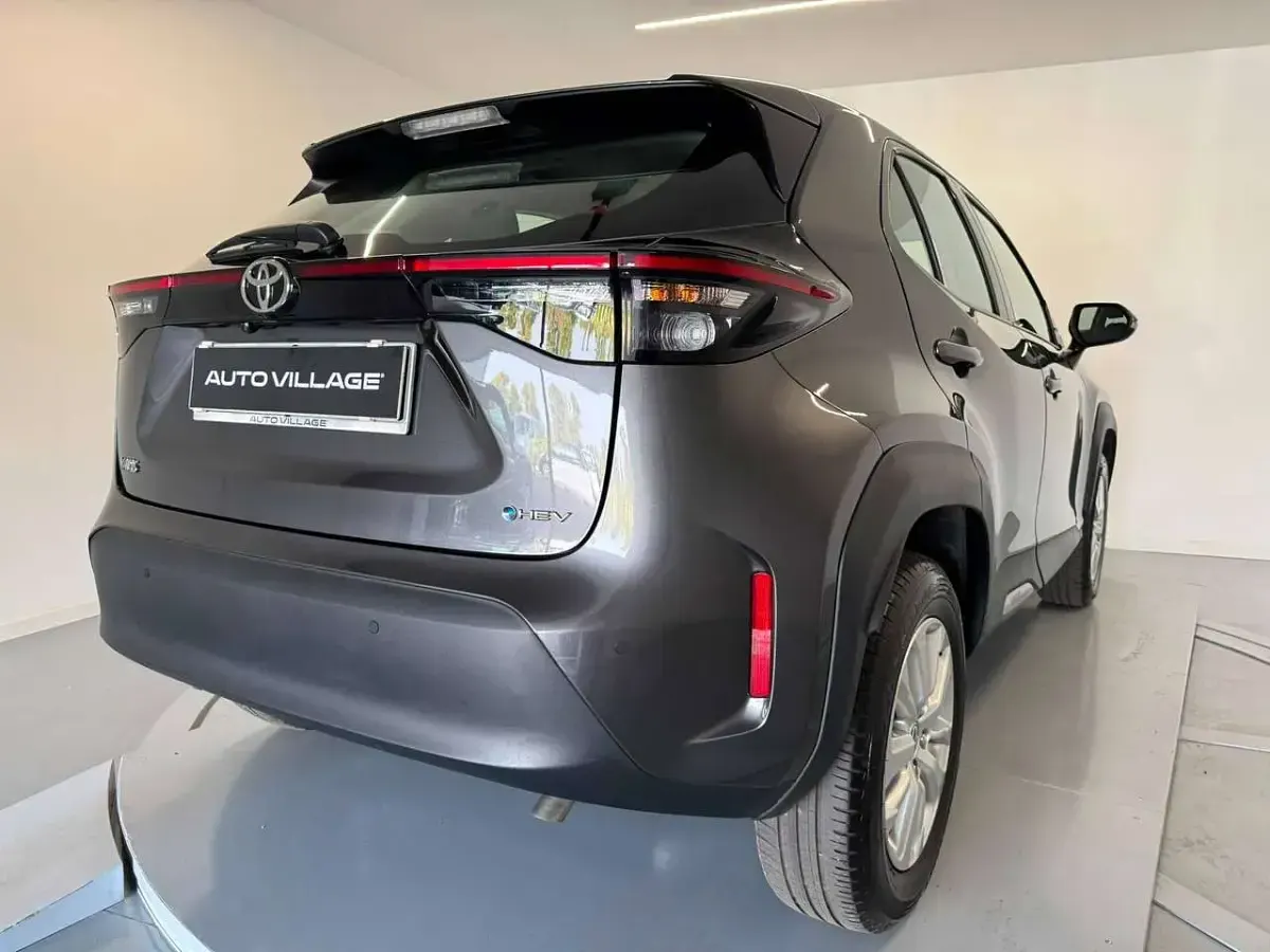 Usata Toyota Yaris Cross Active 92 CV (67 kW) 2025 Dark grey SUV