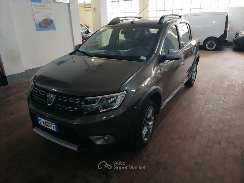 Usata Dacia Sandero Prestige 90 CV (66 kW) 2019 Marrone Monovolume