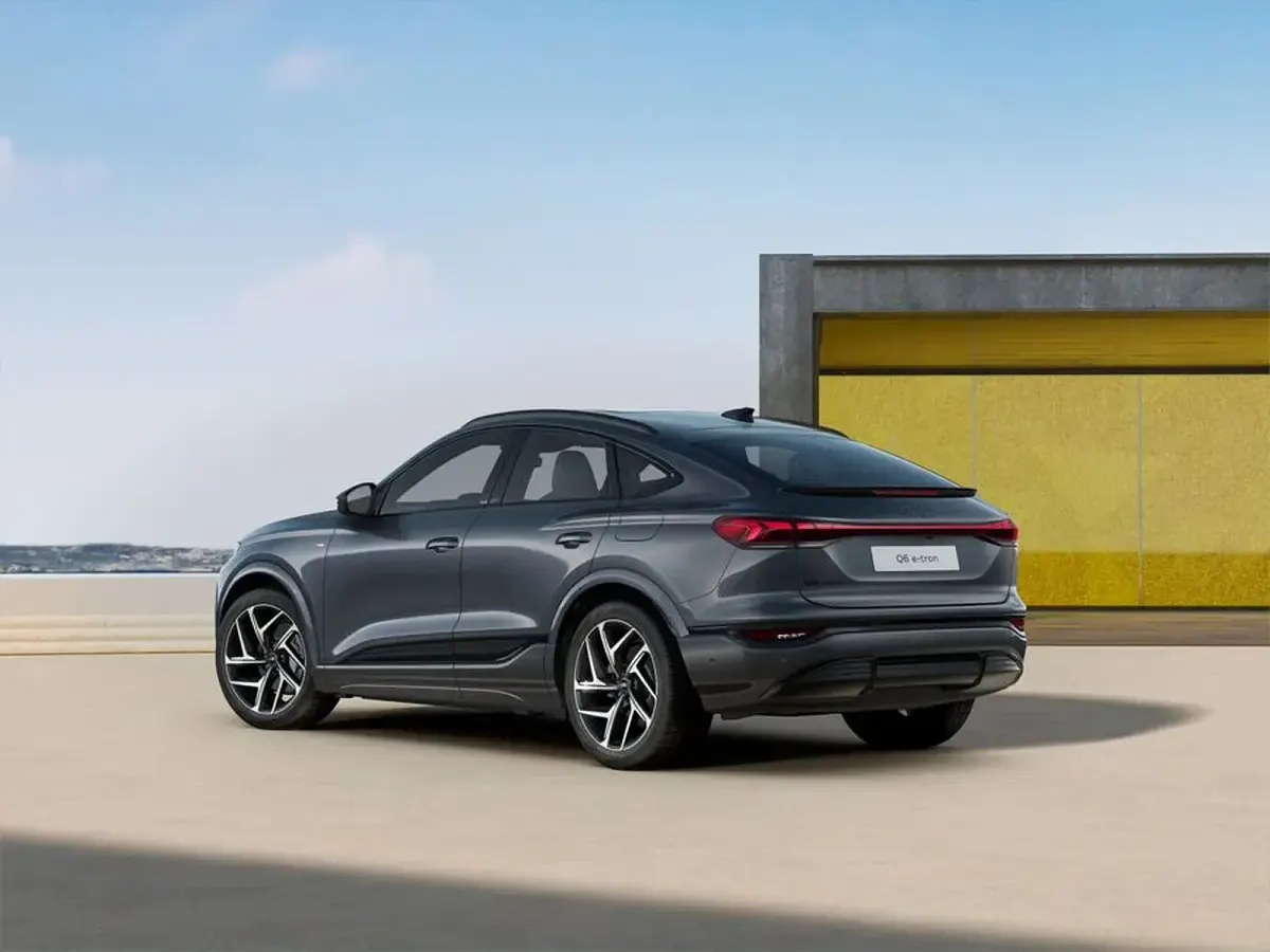 Nuova Audi Q6 Sportback e-tron S-Line 2026 Grigio daytona perlato SUV