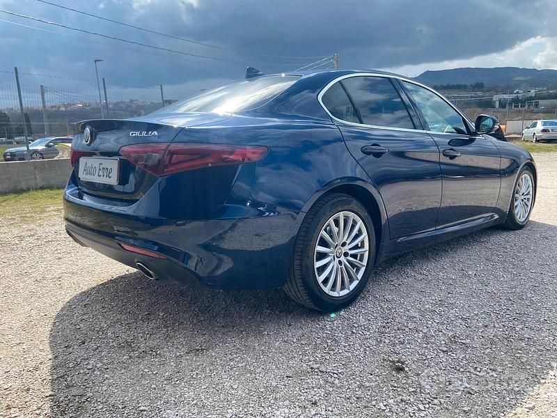 Gebraucht Alfa Romeo Giulia 180 PS (132 kW) 2017 Blau Limousine