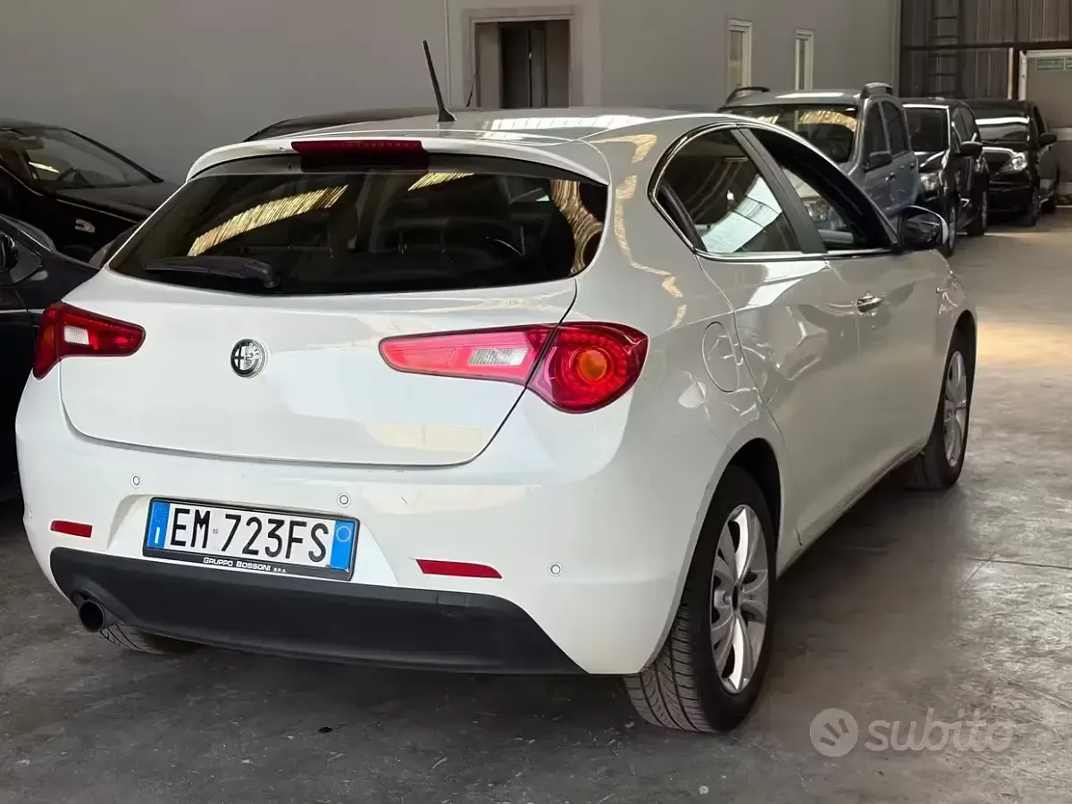 Usata Alfa Romeo Giulietta Progression 120 CV (88 kW) 2012 Bianco Utilitaria
