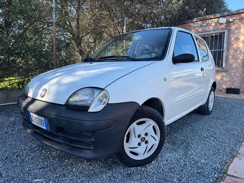 Bianco Usata 2010 Fiat 600 Active Tre volumi | 4000 € (Molto cara) - Immagine 1/4