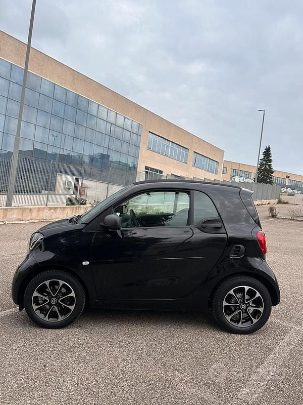 Begagnad Smart ForTwo Coupé 71 HK (52 kW) 2019 Svart Sportkupé