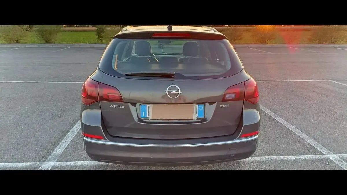 Usata Opel Astra Cosmo 131 CV (96 kW) 2014 Station wagon