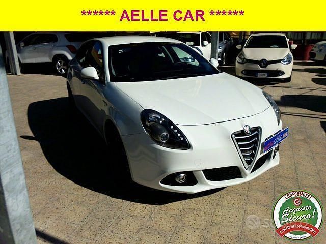 Usata Alfa Romeo Giulietta Distinctive 105 CV (77 kW) 2015 Bianco Utilitaria