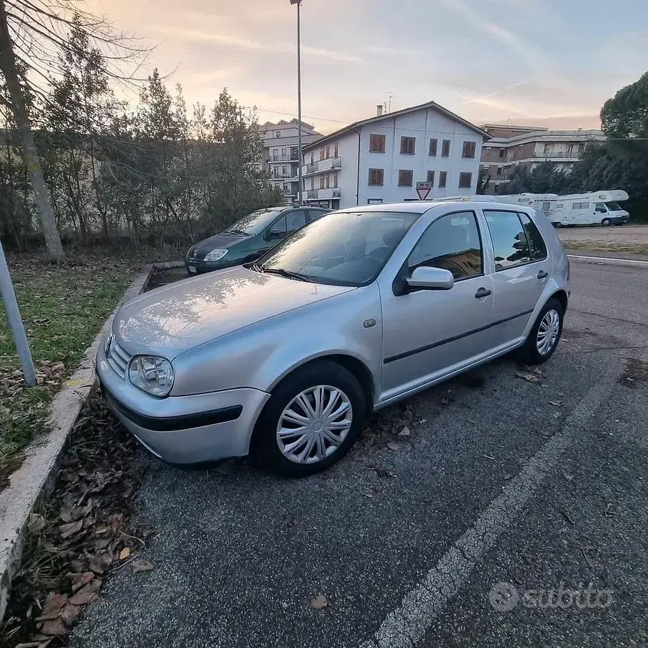 Usata VW Golf IV 110 CV (80 kW) 2001 Grigio Berlina