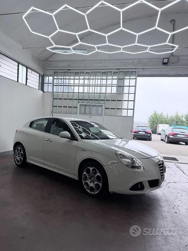 Usata Alfa Romeo Giulietta Exclusive 170 CV (125 kW) 2012 Bianco Utilitaria