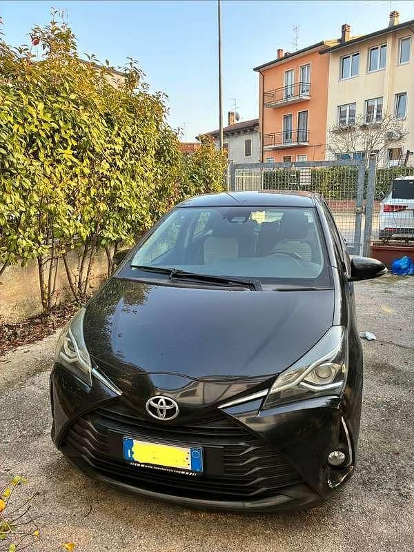 Usata Toyota Yaris Business Edition 69 CV (50 kW) 2018 Nero Berlina