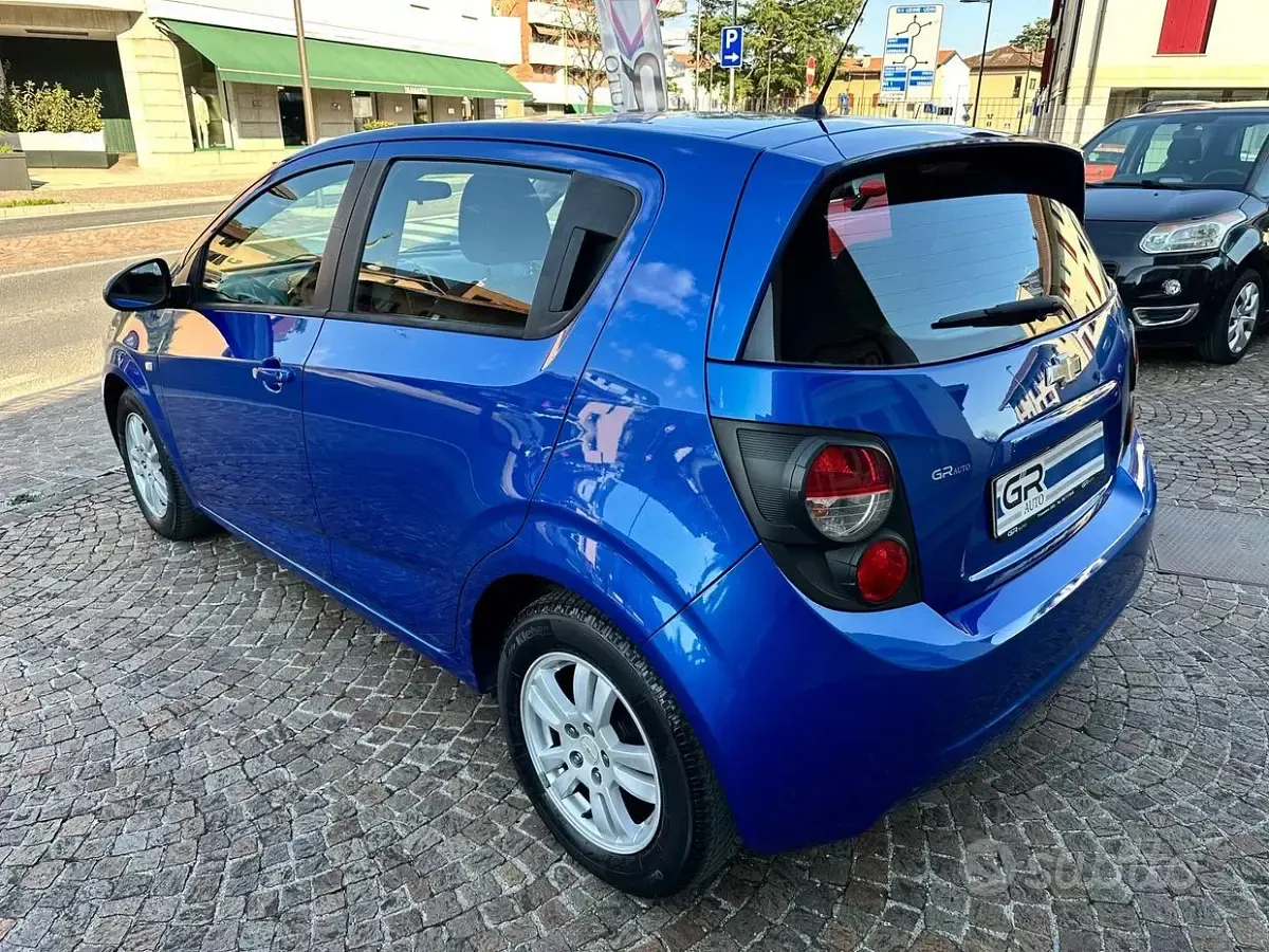 Usata Chevrolet Aveo 75 CV (55 kW) 2012 Blu Berlina