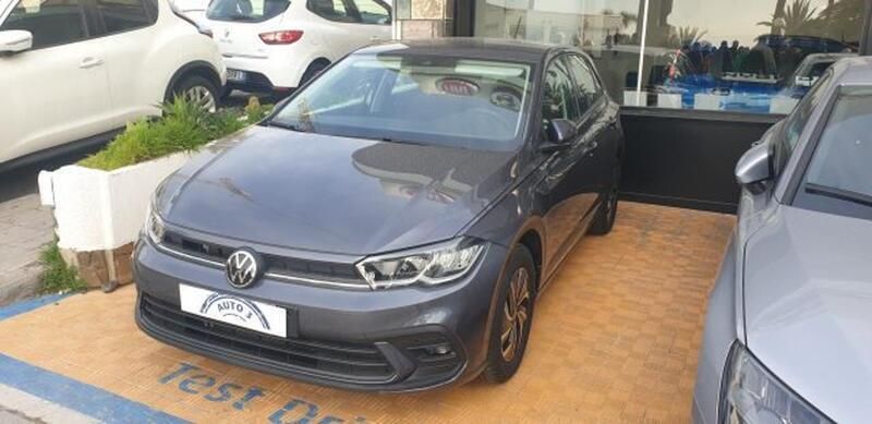 Grigio Usata 2024 VW Polo Style Tre volumi | 21.900 € (Cara) - Immagine 1/3