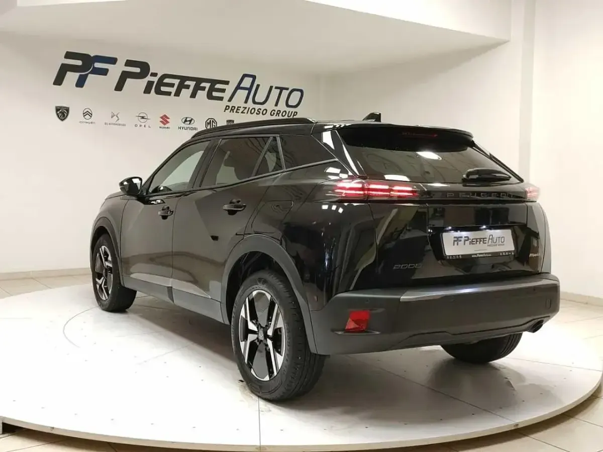 Usata Peugeot 2008 Allure 102 CV (75 kW) 2025 Nero SUV