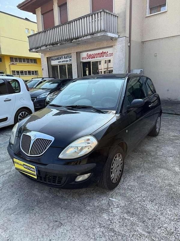 Nero Usata 2006 Lancia Ypsilon Due volumi | 1900 € (Buon prezzo) - Immagine 1/4
