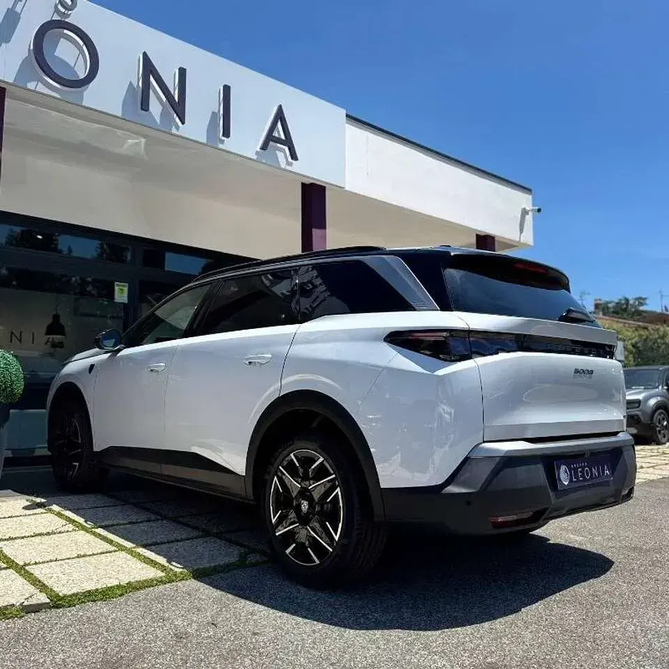 Nuova Peugeot 5008 GTi 145 CV (106 kW) 2025 Bianco okenite SUV