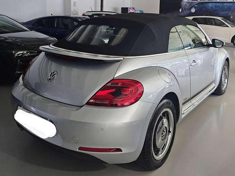Usata VW Beetle Cabriolet Sportline 150 CV (110 kW) 2015 Argento Cabrio