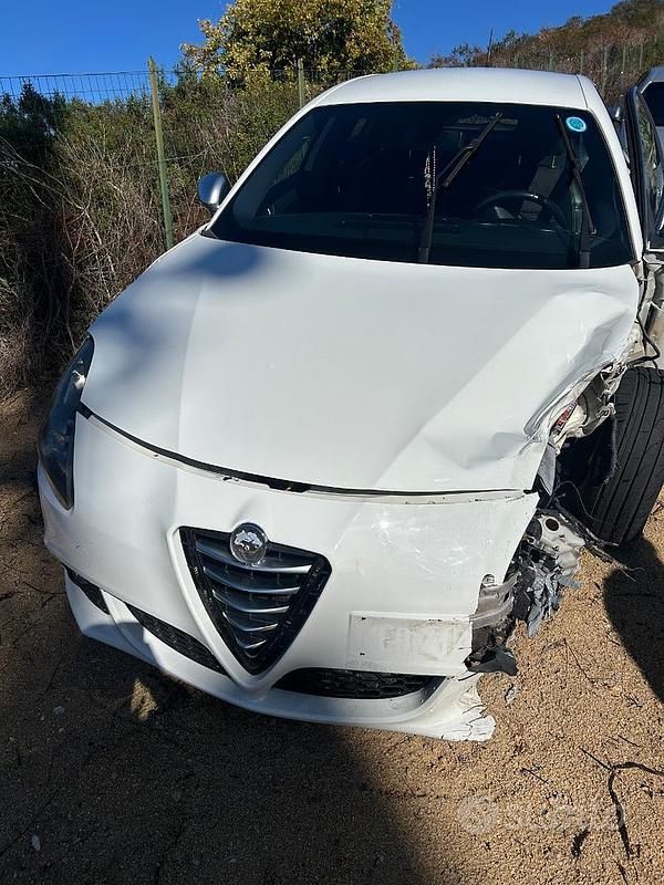 Usata Alfa Romeo Giulietta 82 CV (60 kW) 2012 Bianco Utilitaria