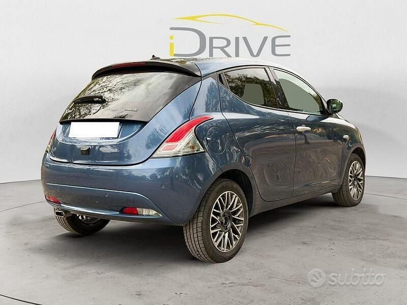 Usata Lancia Ypsilon Gold 69 CV (50 kW) 2022 Blu Utilitaria