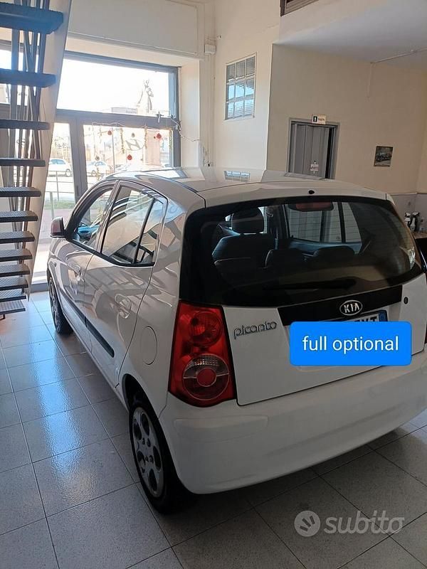 Usata Kia Picanto 62 CV (45 kW) 2010 Bianco Utilitaria