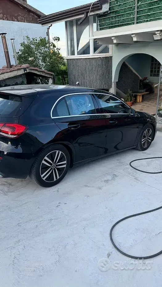 Usata Mercedes A180 136 CV (100 kW) 2021 Nero Utilitaria
