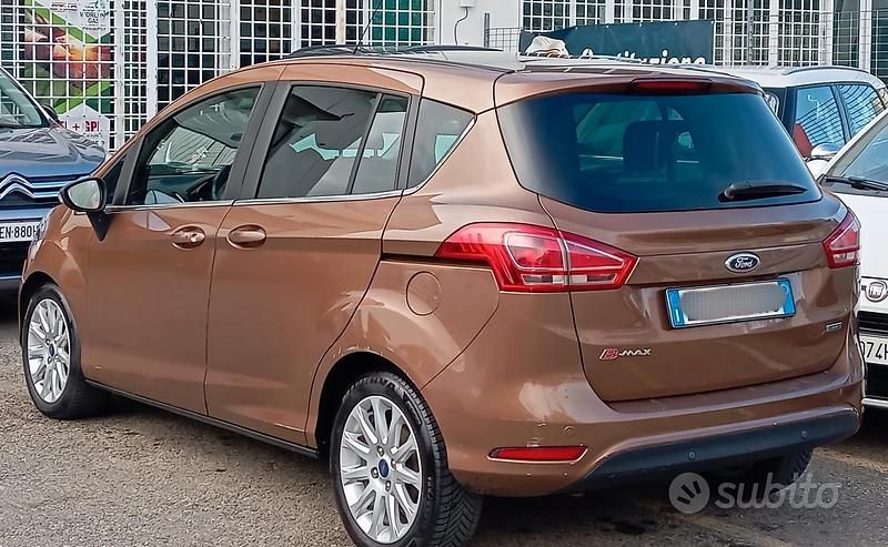 Usado Ford B-MAX 100 CV (73 kW) 2015 Marrón Monovolumen